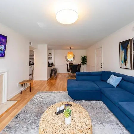 Midtown 2Br Gem With Private Balcony And Optional Parking Walkable To Vanderbilt, Music Row & Centennial Park